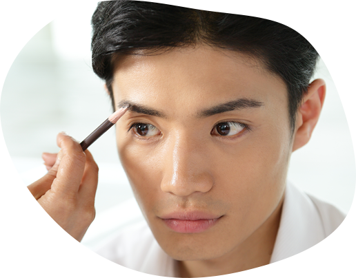 メイクしている男性